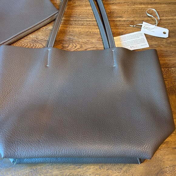 Gigi New York Leather Hunter Tote - Picture 3 of 9